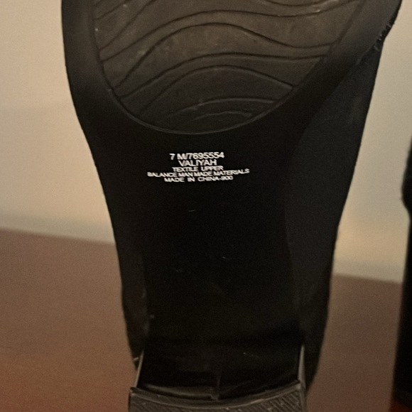 Valiyah sleek elegant stretch knit bootie, size 7. Worn 1x; new! - Picture 2 of 3